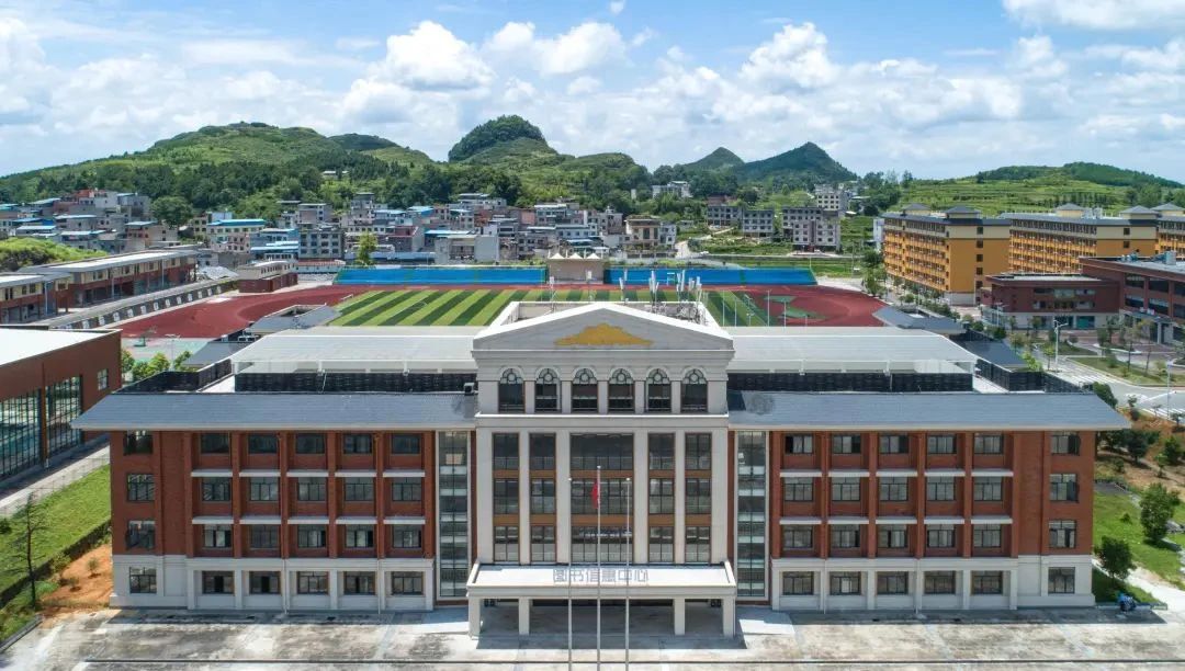 DeepSeek通知你，报读贵州铜仁数据职业学院的10大优势！